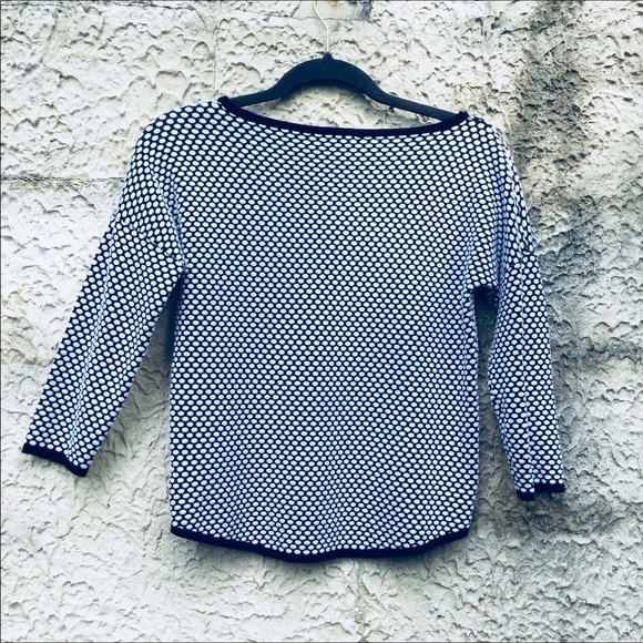 Express Pull Over Top - Picture 2 of 7